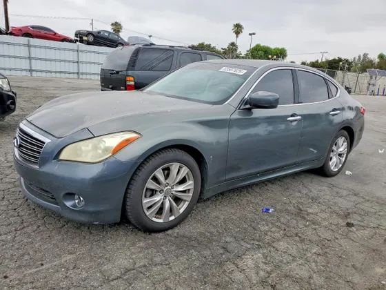 2011 INFINITI M37