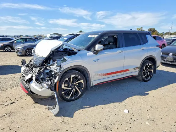 2023 Mitsubishi Outlander PHEV SE