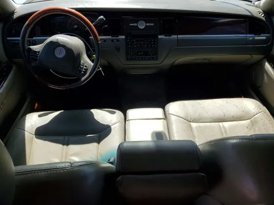2004 Lincoln Town Car Ultimate