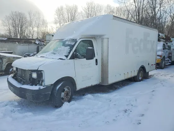 2015 GMC Savana Commercial Cutaway SAVANA