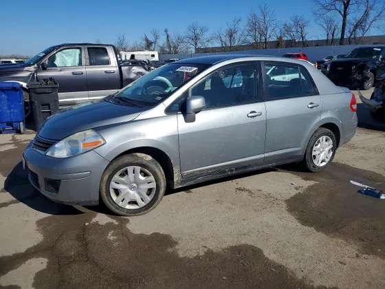 2011 Nissan Versa 1.8 S