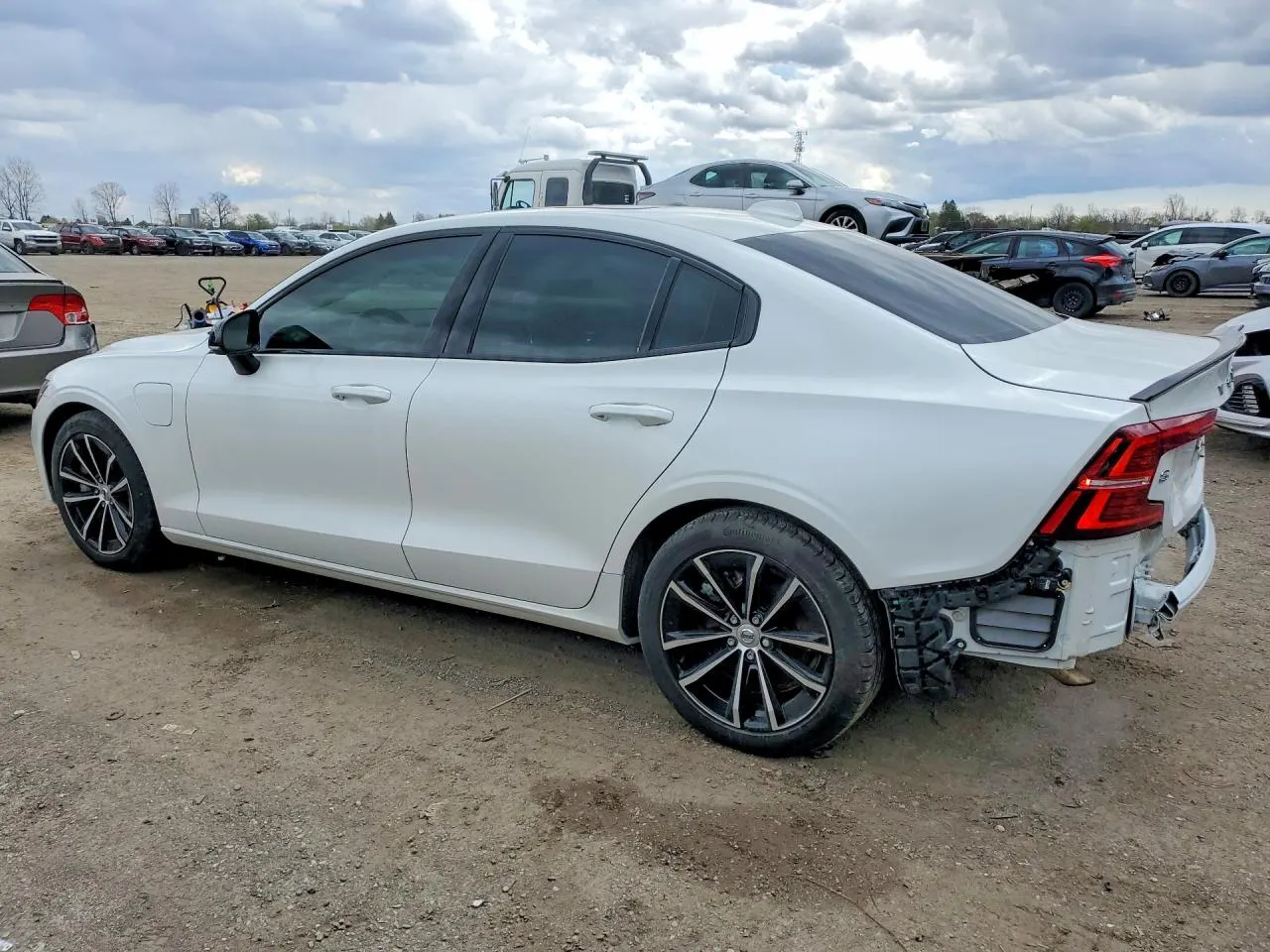 2024 Volvo S60 Recharge Plug-In Hybrid Core Dark Theme