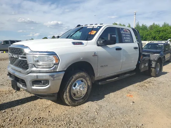 2024 Ram 3500 Chassis Cab SLT