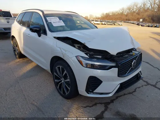 2025 Volvo XC60 Plus