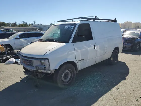 2000 GMC Safari Cargo Van XT