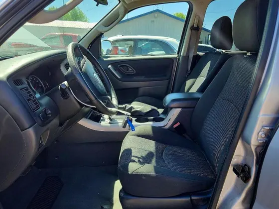 2005 Mazda Tribute s