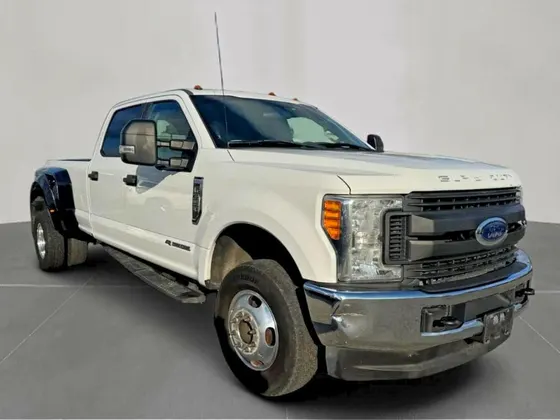 2017 Ford Super Duty F-350 DRW Lariat