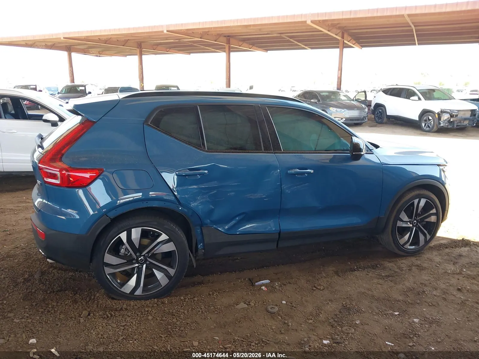 2023 Volvo XC40 Ultimate Dark Theme