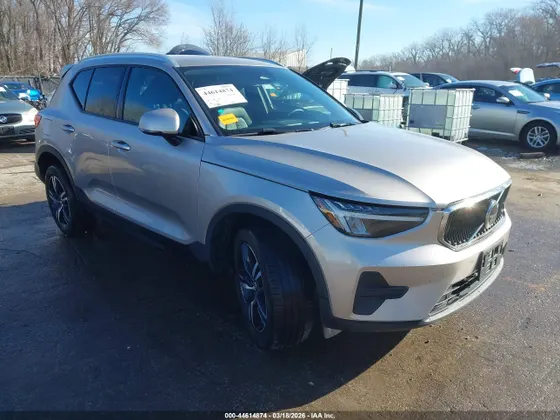 2023 Volvo XC40 Core