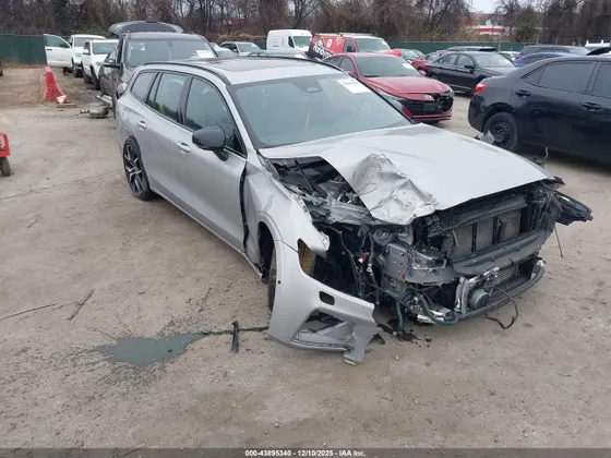 2024 Volvo V60 Recharge Plug-In Hybrid Polestar Engineered