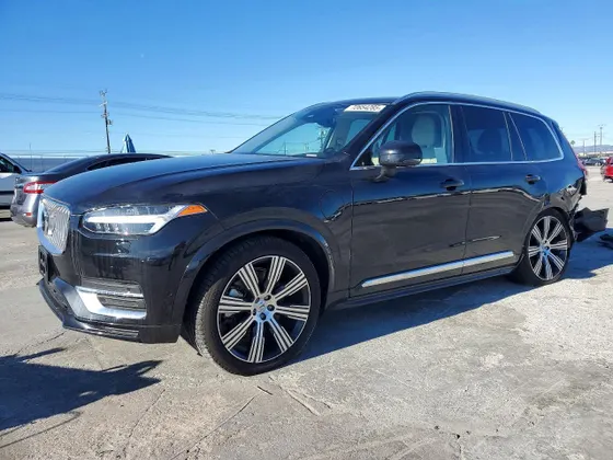 2024 Volvo XC90 Recharge Plug-In Hybrid Plus Bright Theme