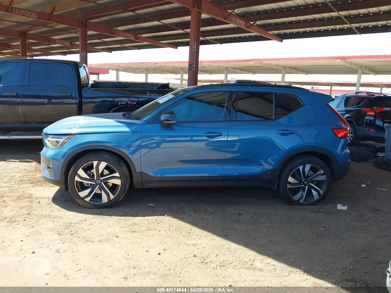 2023 Volvo XC40 Ultimate Dark Theme