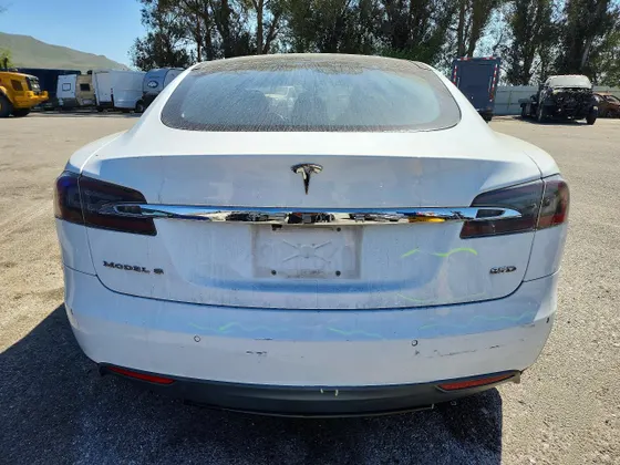 2015 Tesla Model S 85D