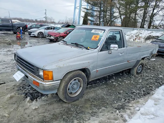 1987 Toyota Long Bed Trucks Deluxe