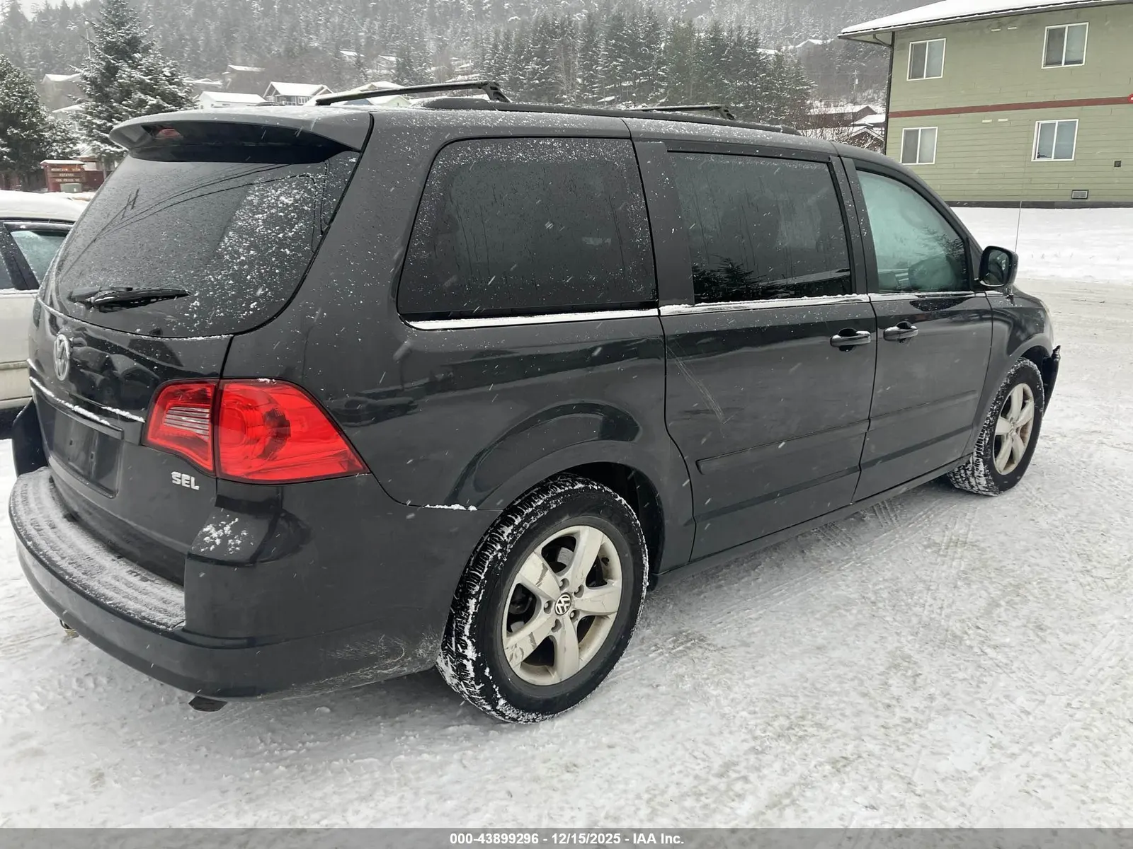 2011 Volkswagen Routan SEL w/Navigation
