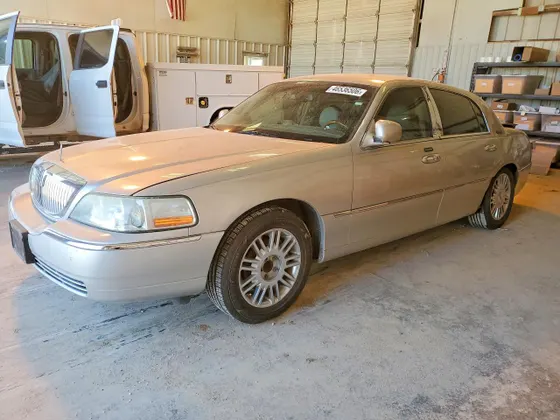 2010 Lincoln Town Car Signature Limited