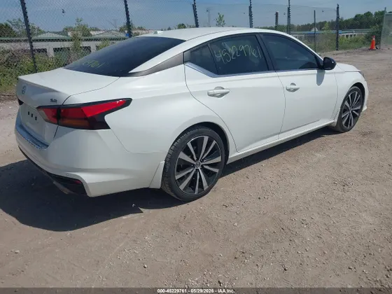 2022 Nissan Altima 2.5 SR
