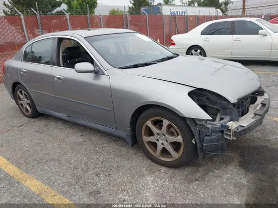 2004 INFINITI G35 Sedan w/Leather
