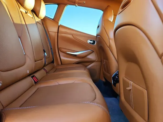 2021 Aston Martin DBX