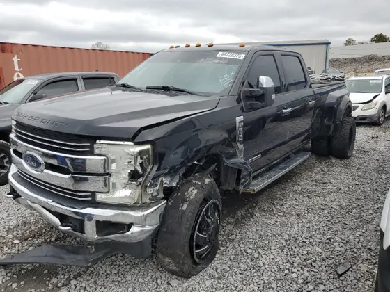 2017 Ford Super Duty F-350 DRW Lariat