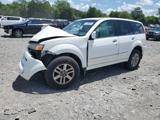 2002 Isuzu Axiom XS