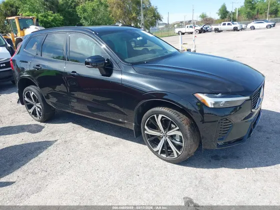 2024 Volvo XC60 Ultimate Dark Theme