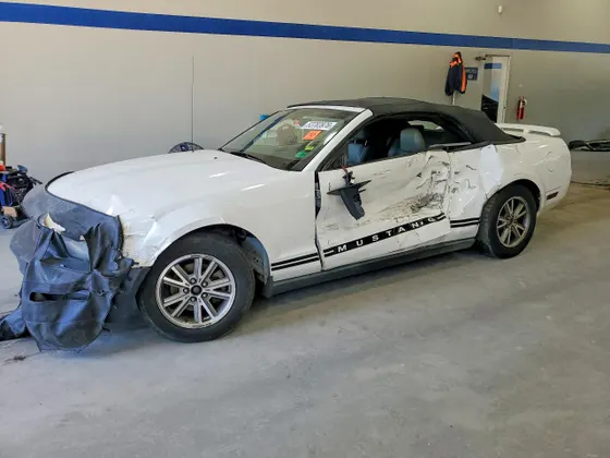 2005 Ford Mustang Deluxe