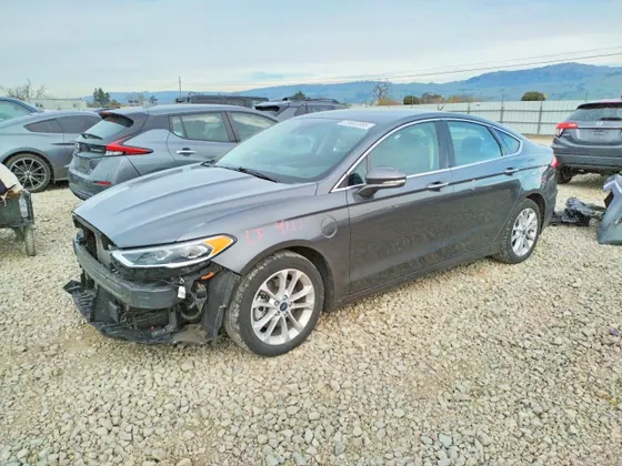 2020 Ford Fusion Plug-In Hybrid Titanium