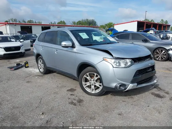 2015 Mitsubishi Outlander SE