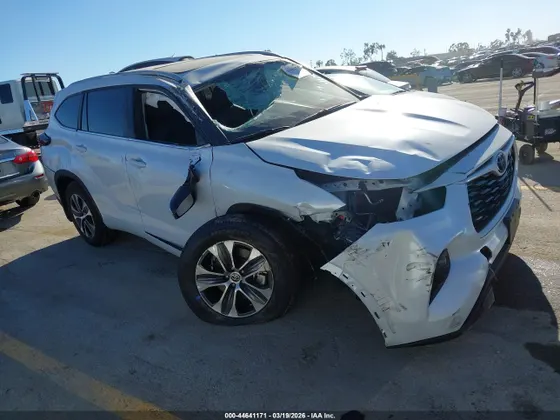 2026 Toyota Highlander XLE