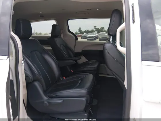 2023 Chrysler Pacifica Hybrid Touring L