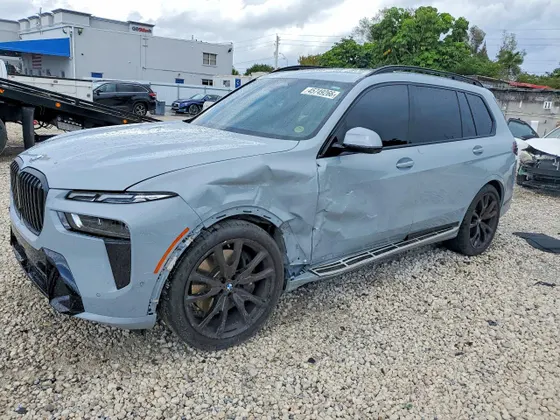 2025 BMW X7 xDrive40i