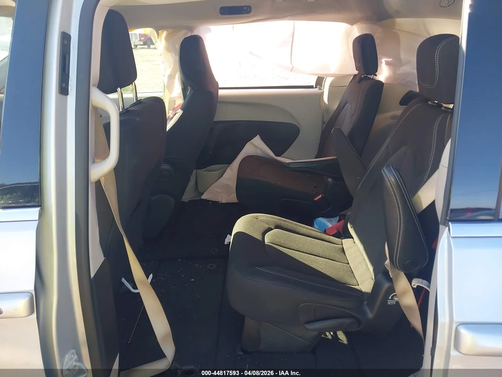 2023 Chrysler Voyager LX