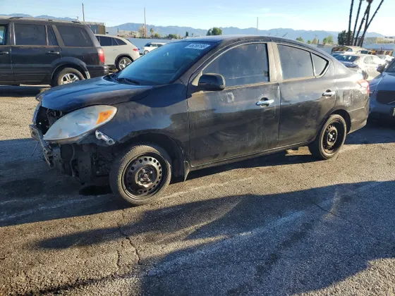 2014 Nissan Versa SV