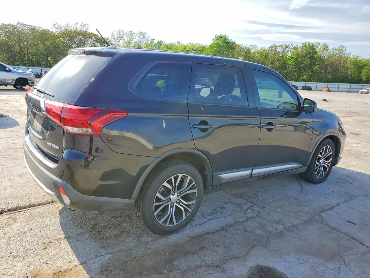 2016 Mitsubishi Outlander ES