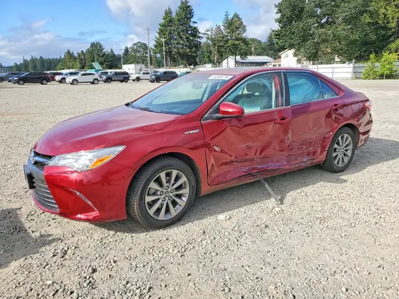 2016 Toyota Camry Hybrid XLE