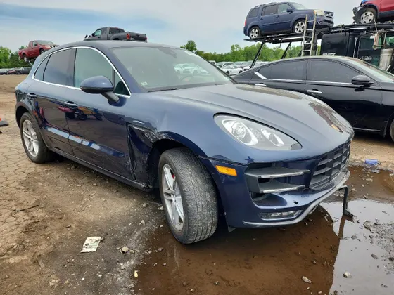 2015 Porsche Macan Turbo