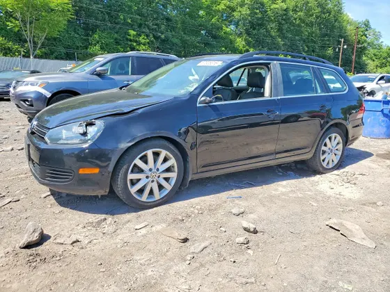 2013 Volkswagen Jetta SportWagen TDI w/Sunroof & Nav