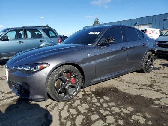 2024 Alfa Romeo Giulia Veloce