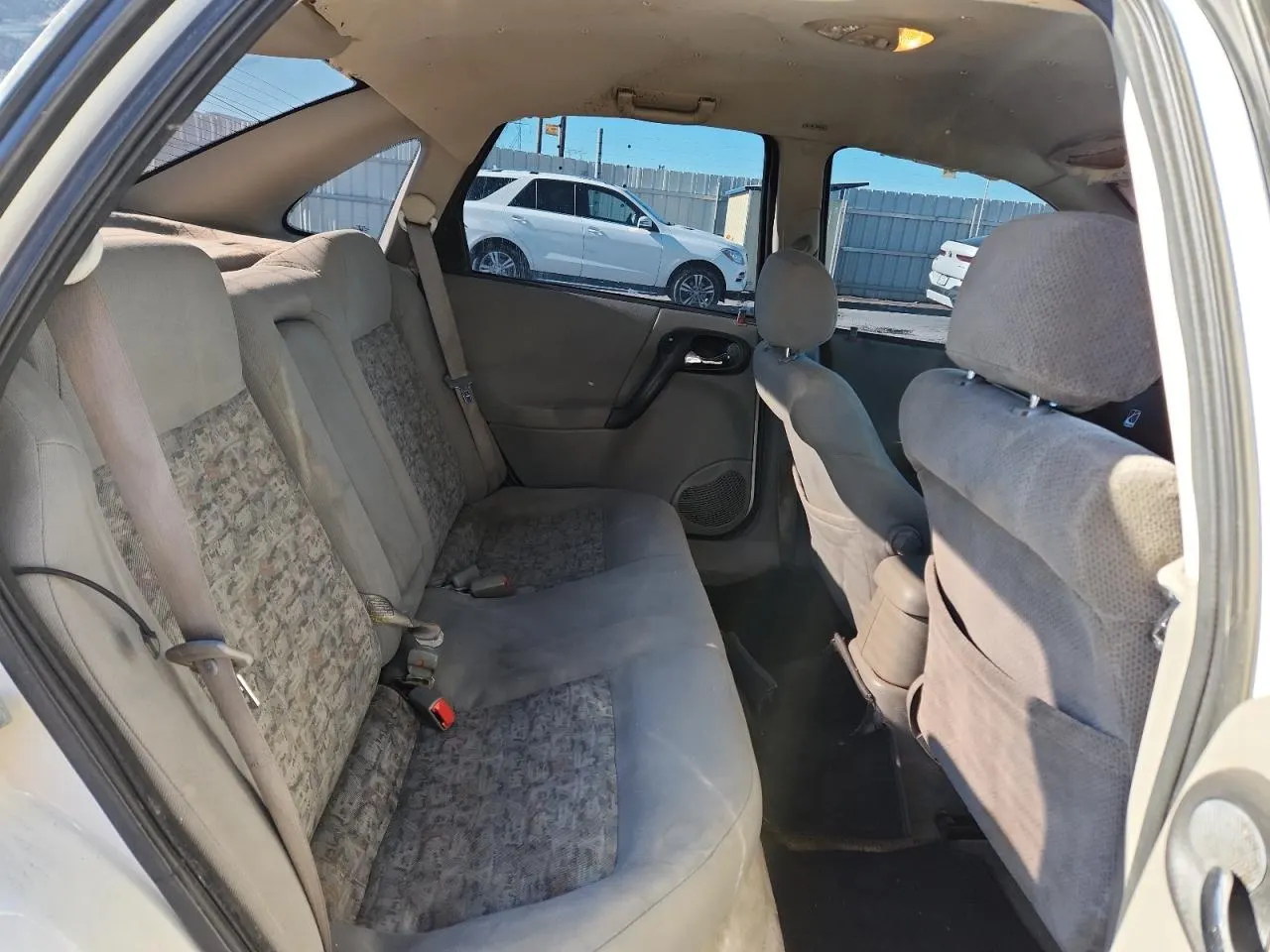 2004 Saturn L-Series L300 2