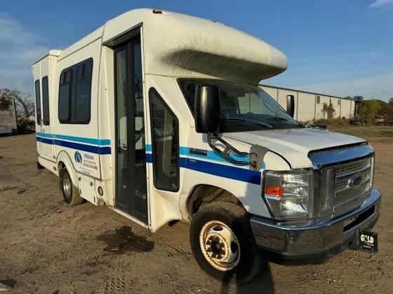 2012 Ford Econoline Commercial Cutaway E350 SUPER DUTY CUTAWAY VAN