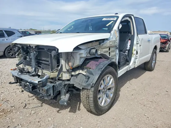 2020 Nissan Titan SV