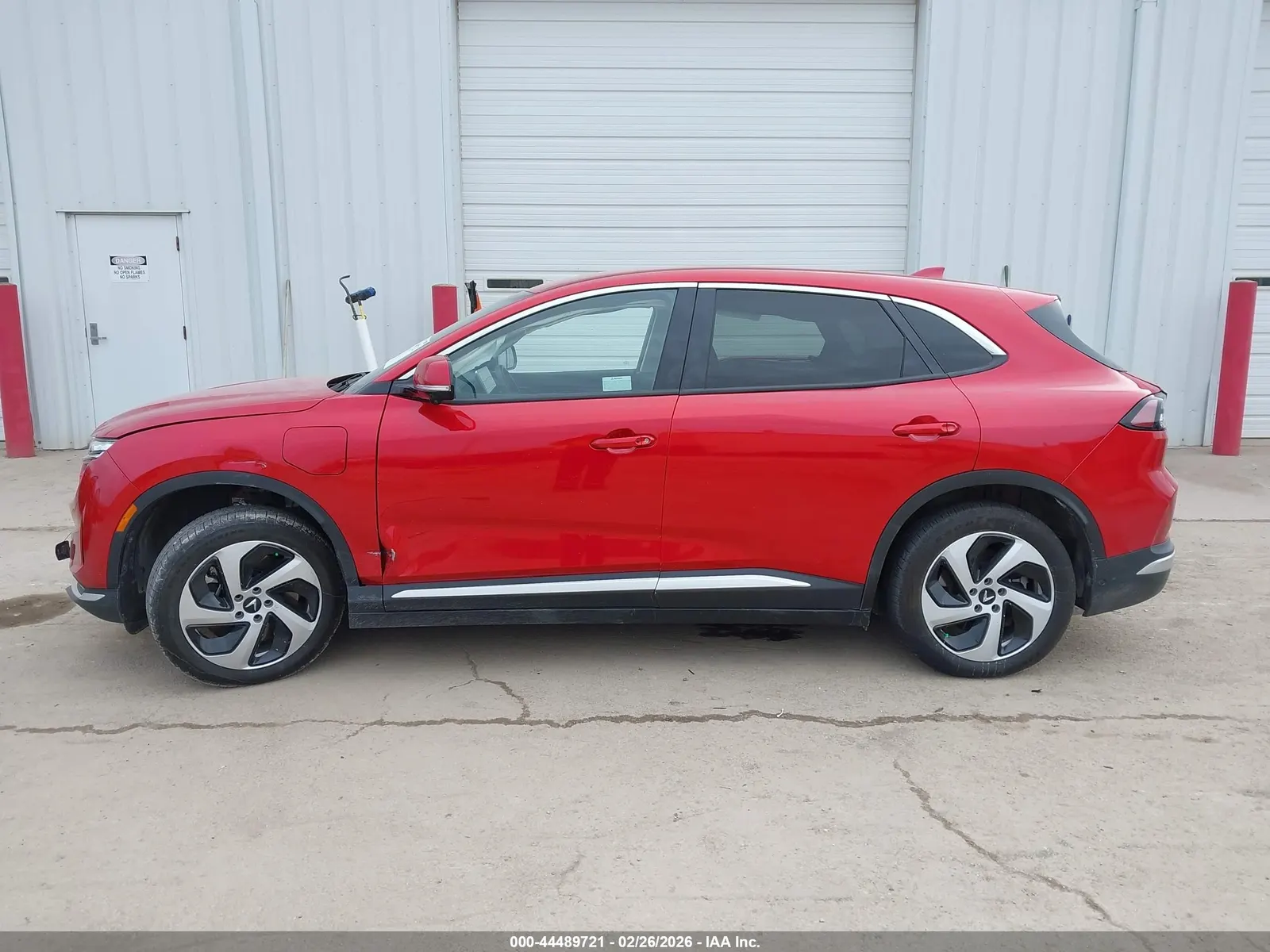2025 VinFast VF 8 Eco