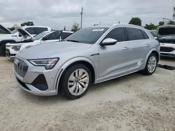 2022 Audi e-tron S Premium Plus