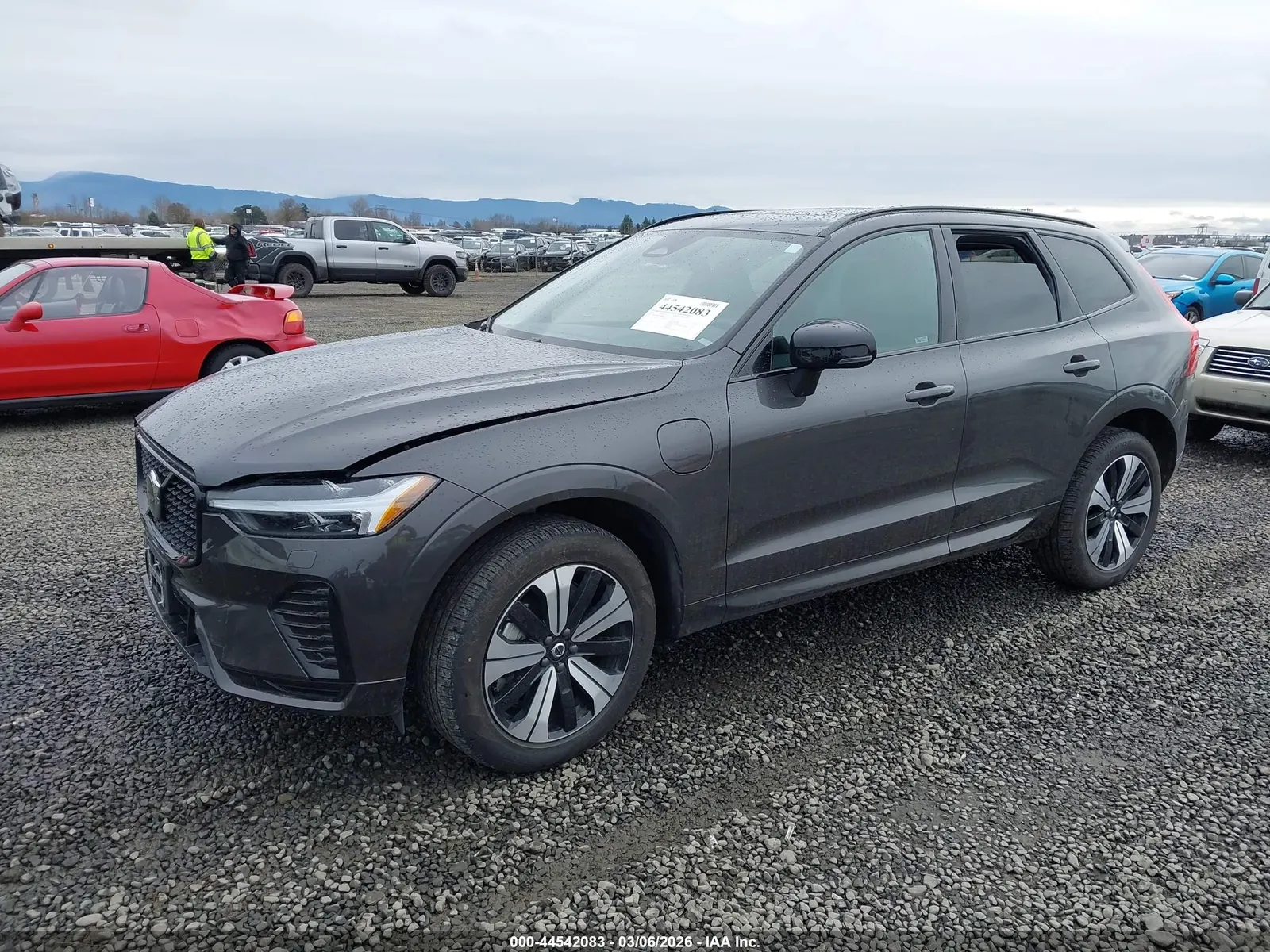 2025 Volvo XC60 Plug-In Hybrid Core