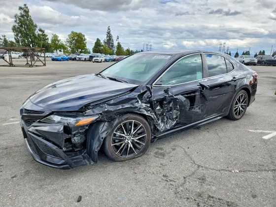 2024 Toyota Camry SE