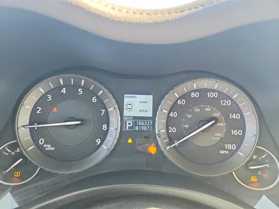 2011 INFINITI M56