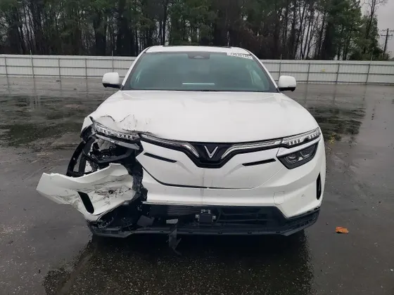 2025 VinFast VF 8 Plus