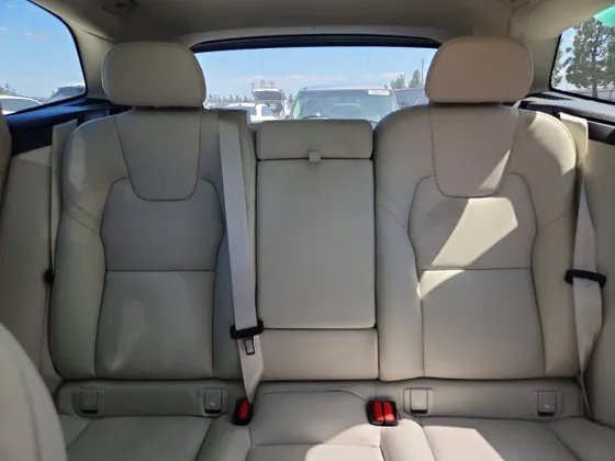 2025 Volvo XC60 Plug-In Hybrid Plus