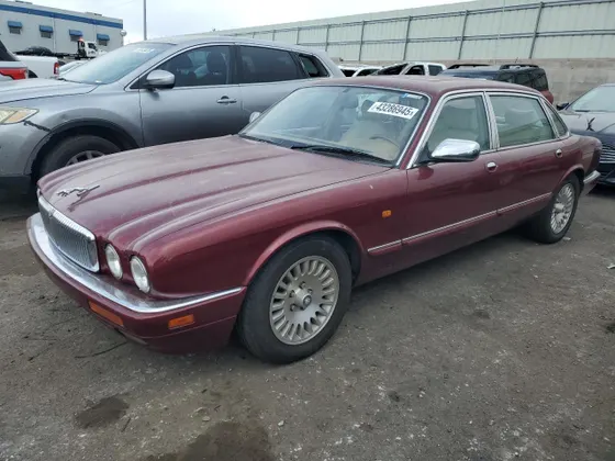 1997 Jaguar XJ Series Sedan Vanden Plas